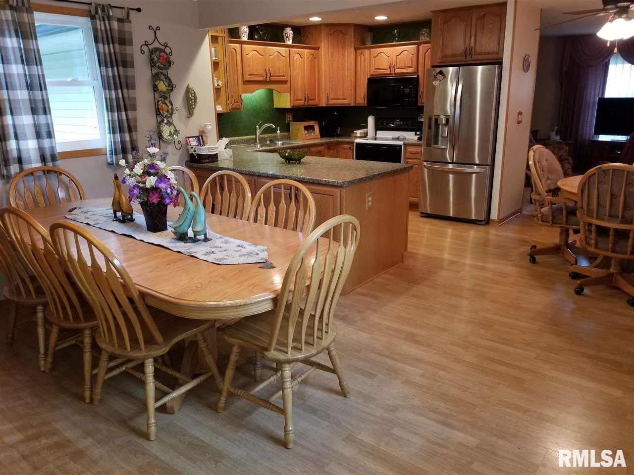 5426 Oakbrook Road Davenport, IA 52806 - Photo 5 of 24 Gallery Image 5