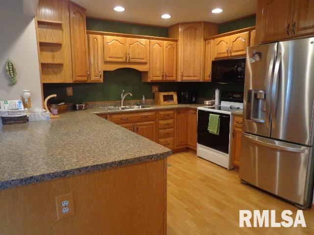 5426 Oakbrook Road Davenport, IA 52806 - Photo 7 of 24 Gallery Image 7