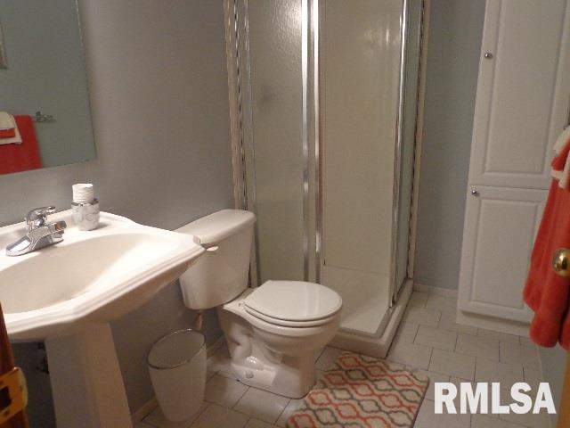 5426 Oakbrook Road Davenport, IA 52806 - Photo 9 of 24 Gallery Image 9
