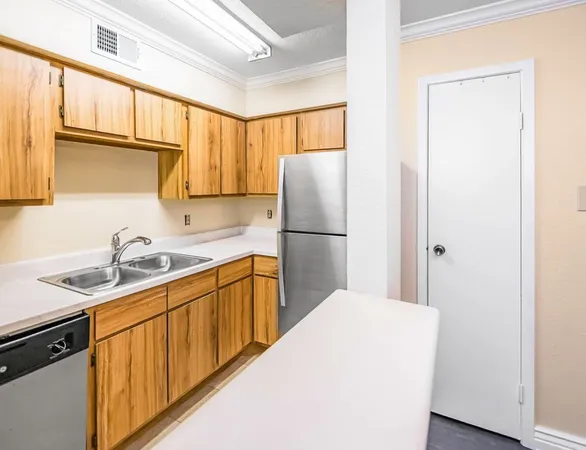 $1,400 | 18511 Egret Bay Boulevard, Unit 614, Webster, TX 77058