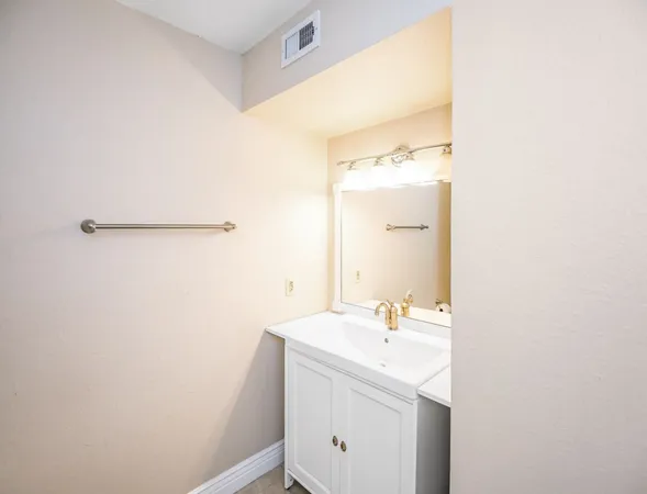 $1,400 | 18511 Egret Bay Boulevard, Unit 614, Webster, TX 77058