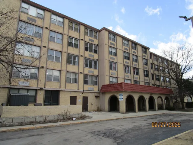 $35,500 | 4350 West Ford City Drive, Unit B1402, Chicago, IL 60652