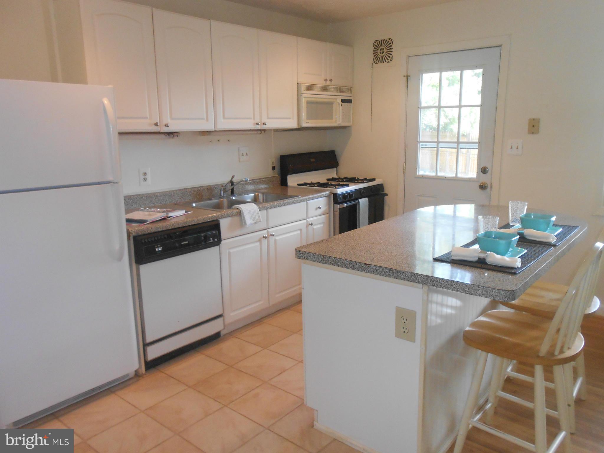 4012 Lawrence Avenue Kensington, MD 20895 - Photo 2 of 18 Kitchen