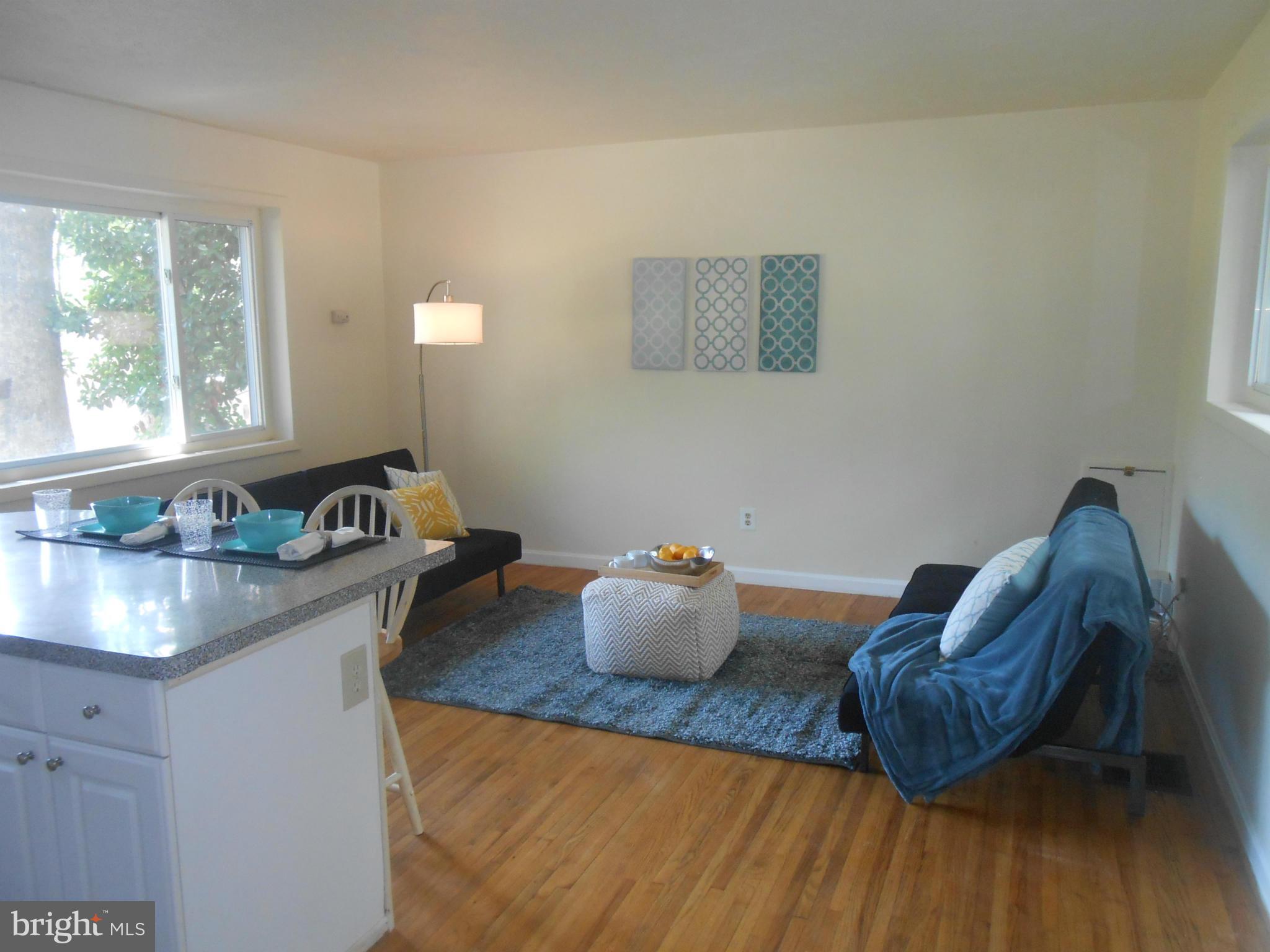 4012 Lawrence Avenue Kensington, MD 20895 - Photo 12 of 18 Living Room