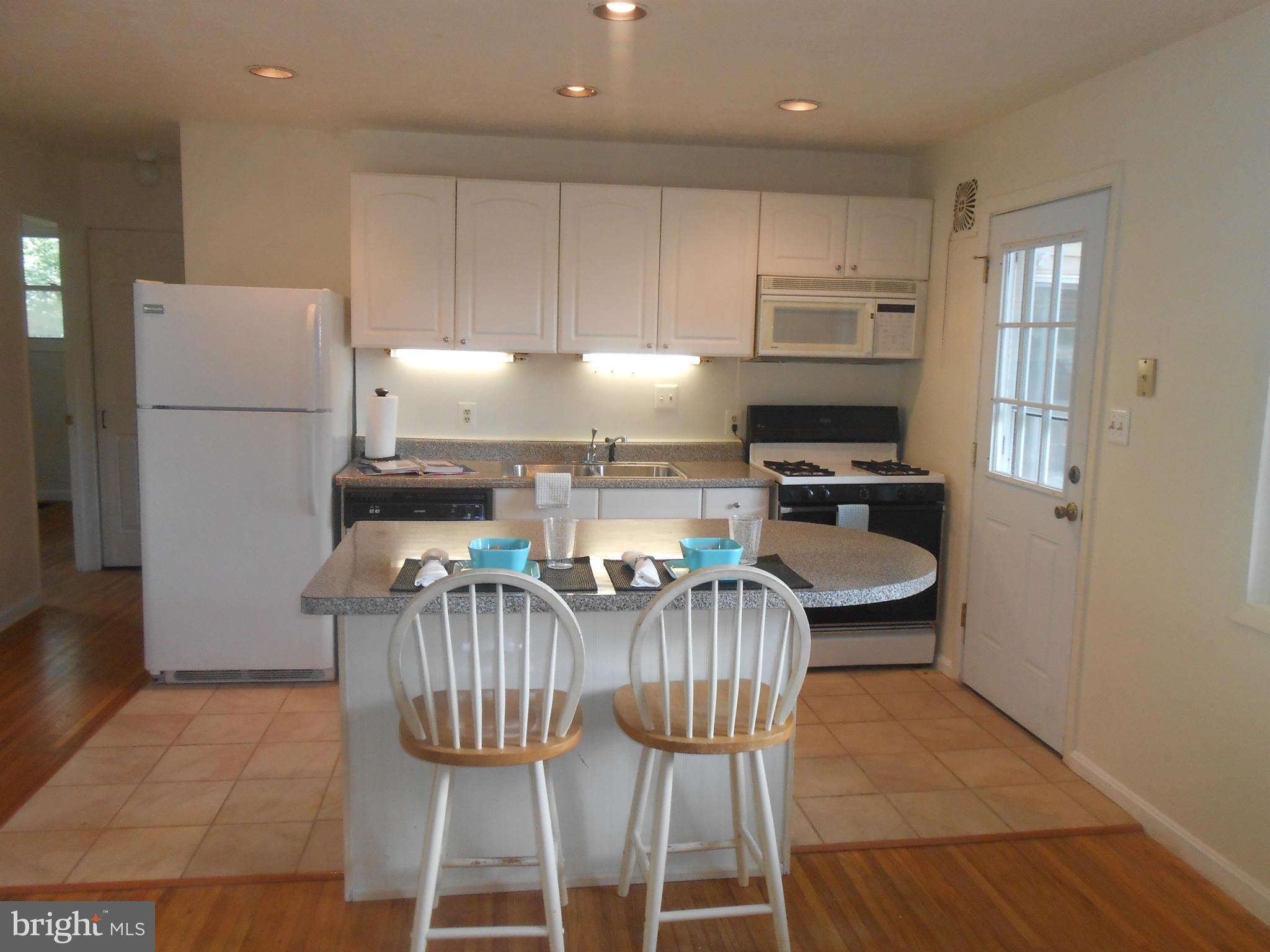 4012 Lawrence Avenue Kensington, MD 20895 - Photo 5 of 18 Kitchen/Dining