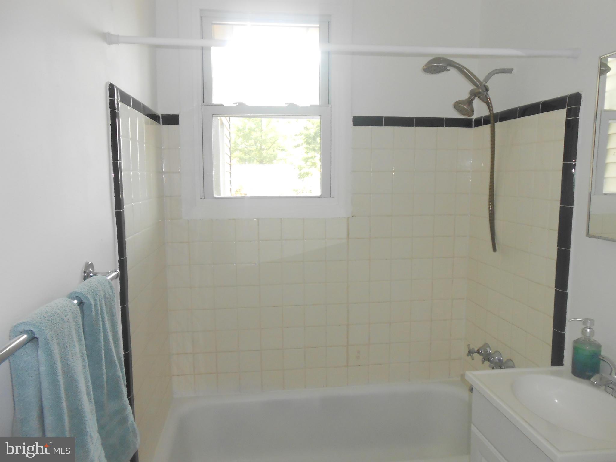 4012 Lawrence Avenue Kensington, MD 20895 - Photo 6 of 18 Bath