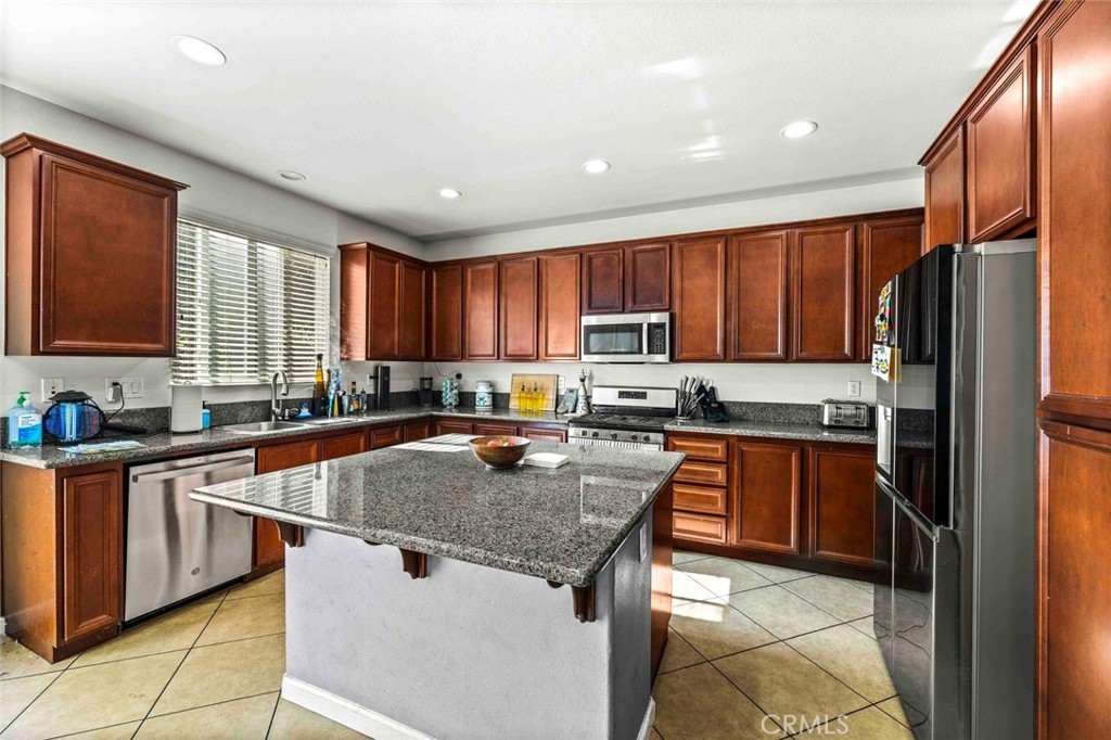 1109 North Yucca Avenue Rialto, CA 92376 - Photo 10 of 39