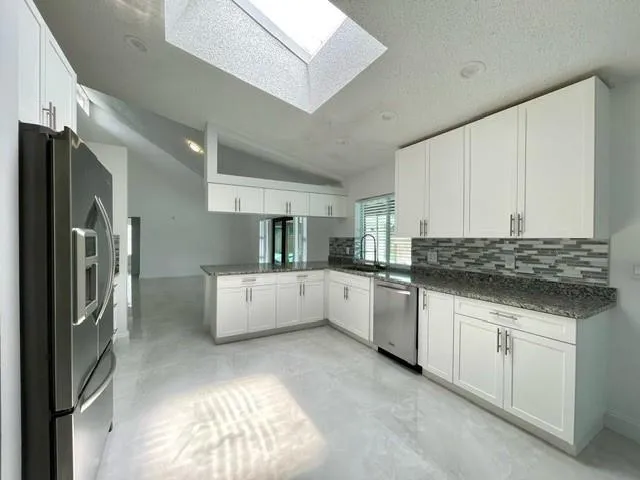 $5,495 | 1712 Northwest 91st Avenue, Plantation, FL 33322