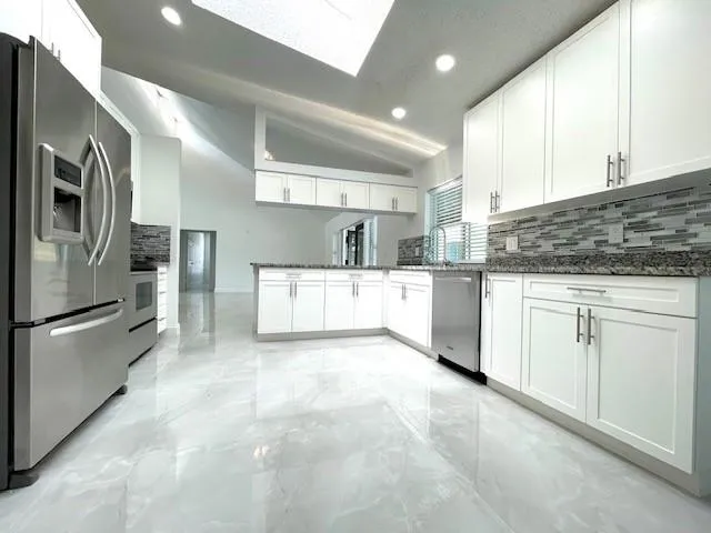 $5,495 | 1712 Northwest 91st Avenue, Plantation, FL 33322