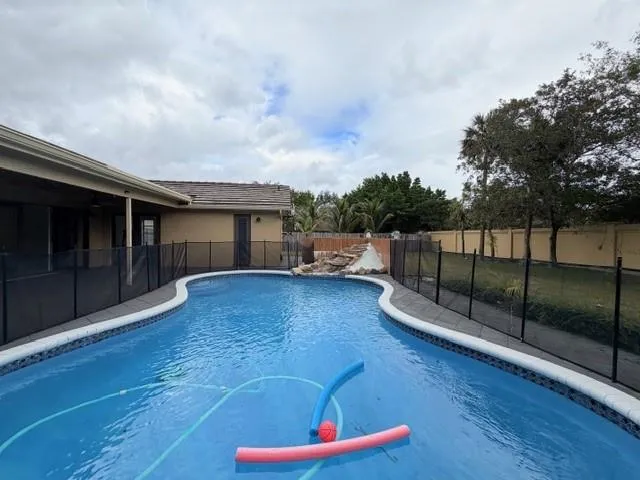 $5,495 | 1712 Northwest 91st Avenue, Plantation, FL 33322