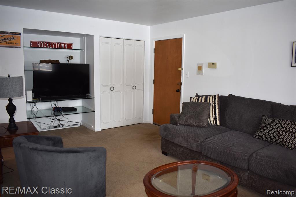 100 West Hickory Grove Road, Unit E1 Bloomfield Hills, MI 48304 - Photo 3 of 23