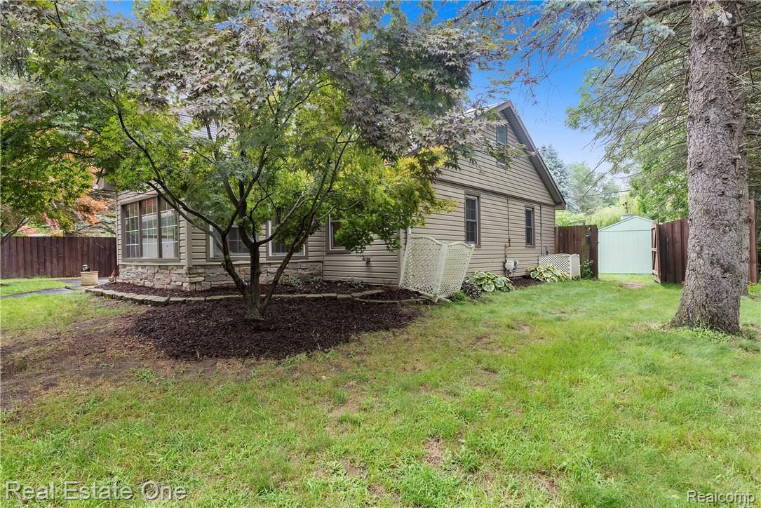 1719 John R Road Rochester, MI 48307 - Photo 31 of 34 1719-John-R-Rd-Rochester-Hills-MI-48307-windowstill-37.jpg