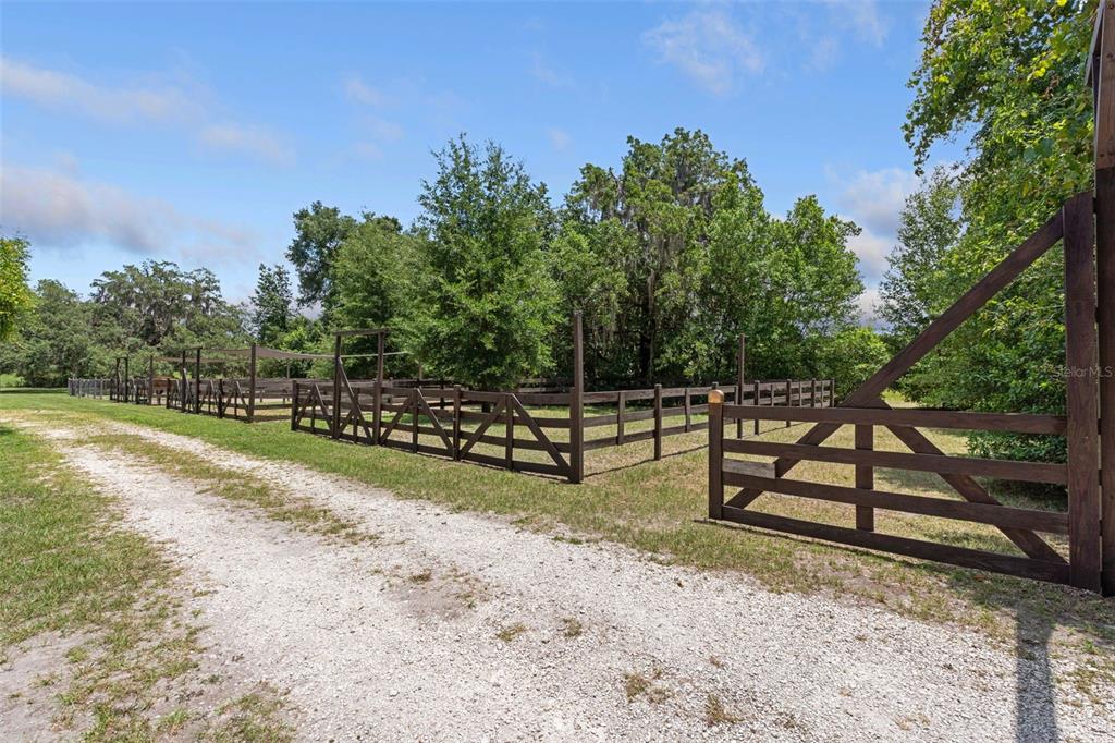 26255 Lambeth Road Brooksville, FL 34601 - Photo 5 of 76