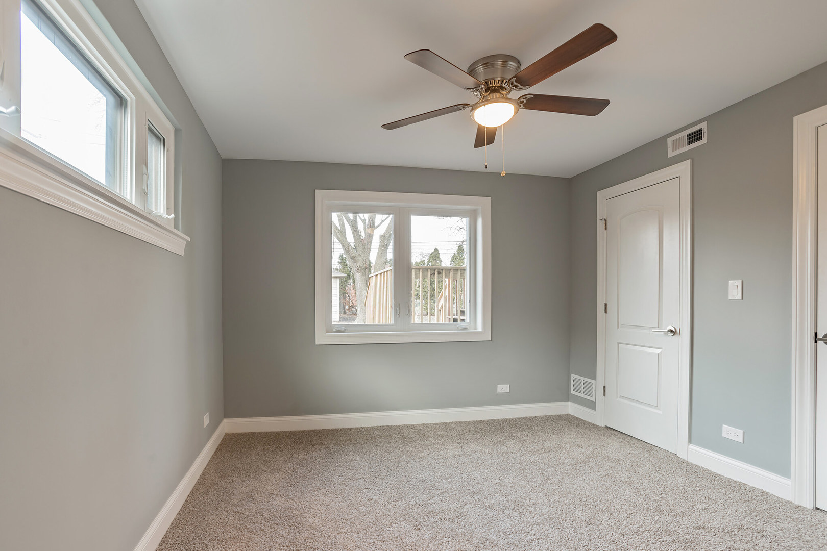 1900 Brophy Avenue Park Ridge, IL 60068 - Photo 18 of 27 a view of an empty room with a window