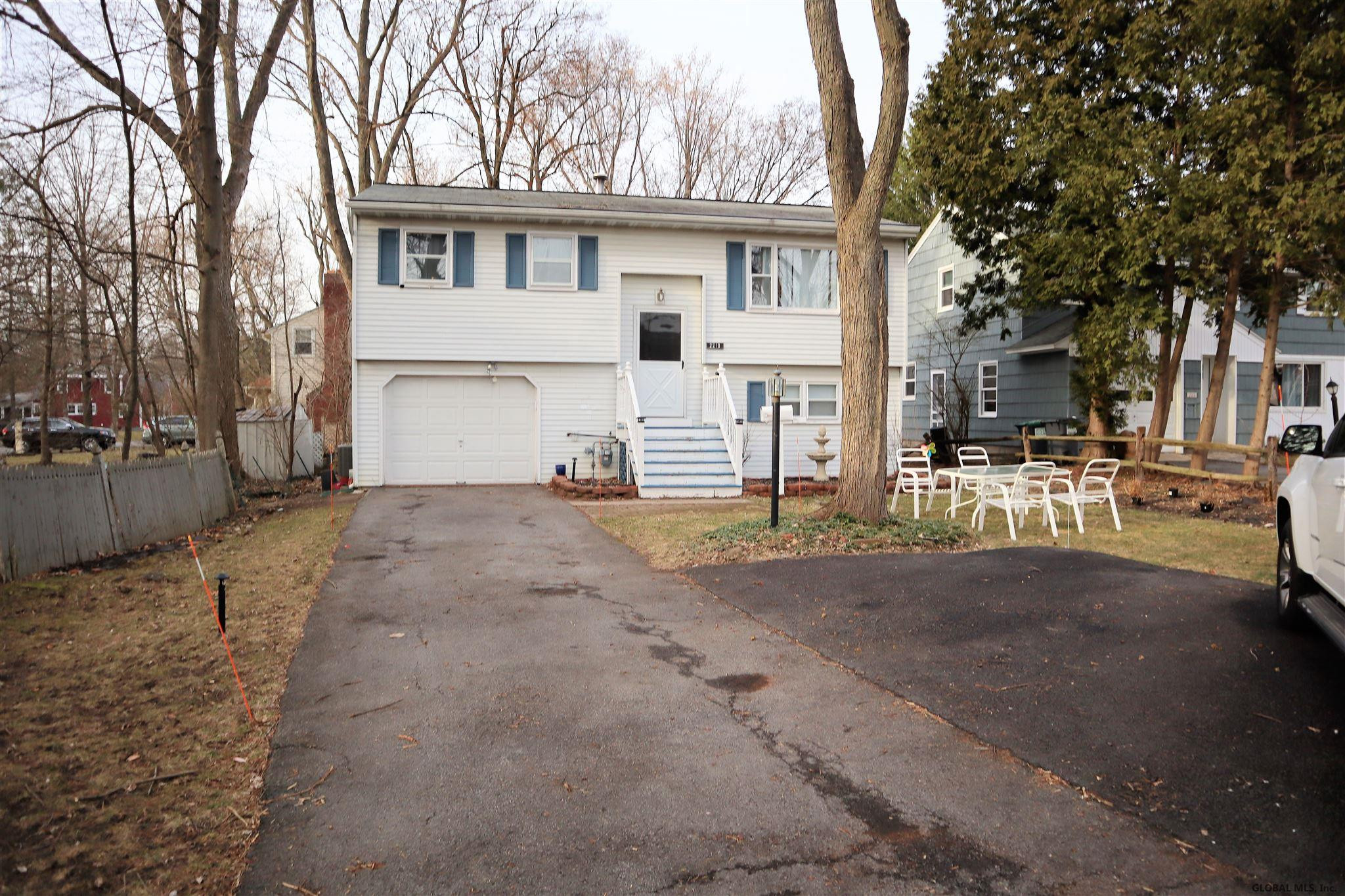 2219 Crescent Road Niskayuna, NY 12309 - Photo 3 of 34 Photo 3