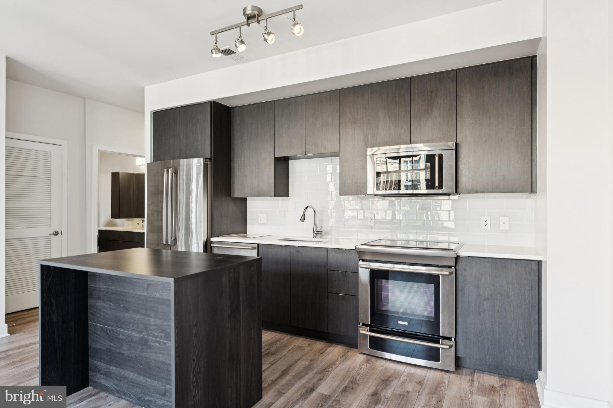 460 New York Avenue Northwest, Unit 1002 Washington, DC 20001 - Photo 8 of 29