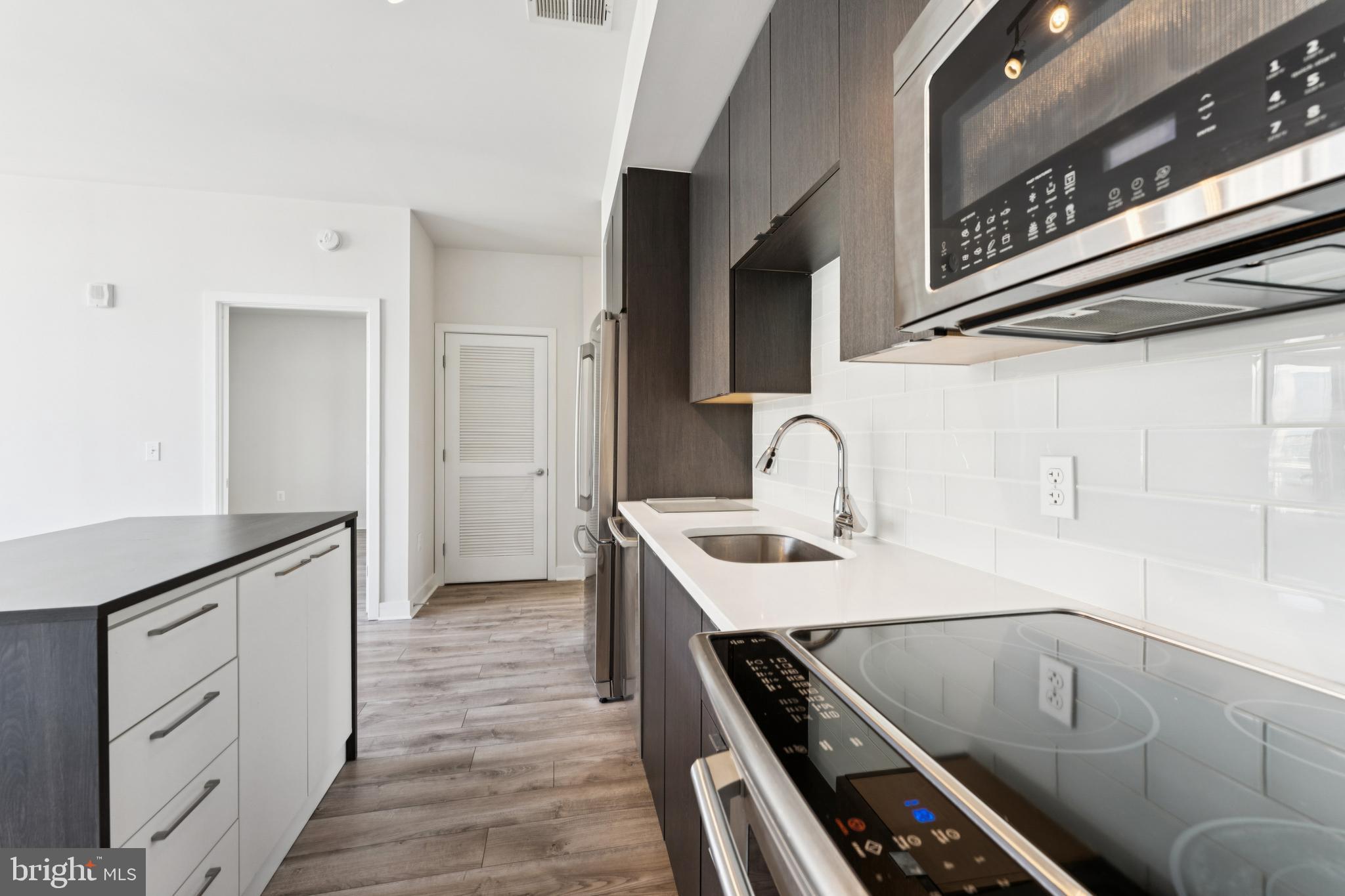 460 New York Avenue Northwest, Unit 1002 Washington, DC 20001 - Photo 10 of 29