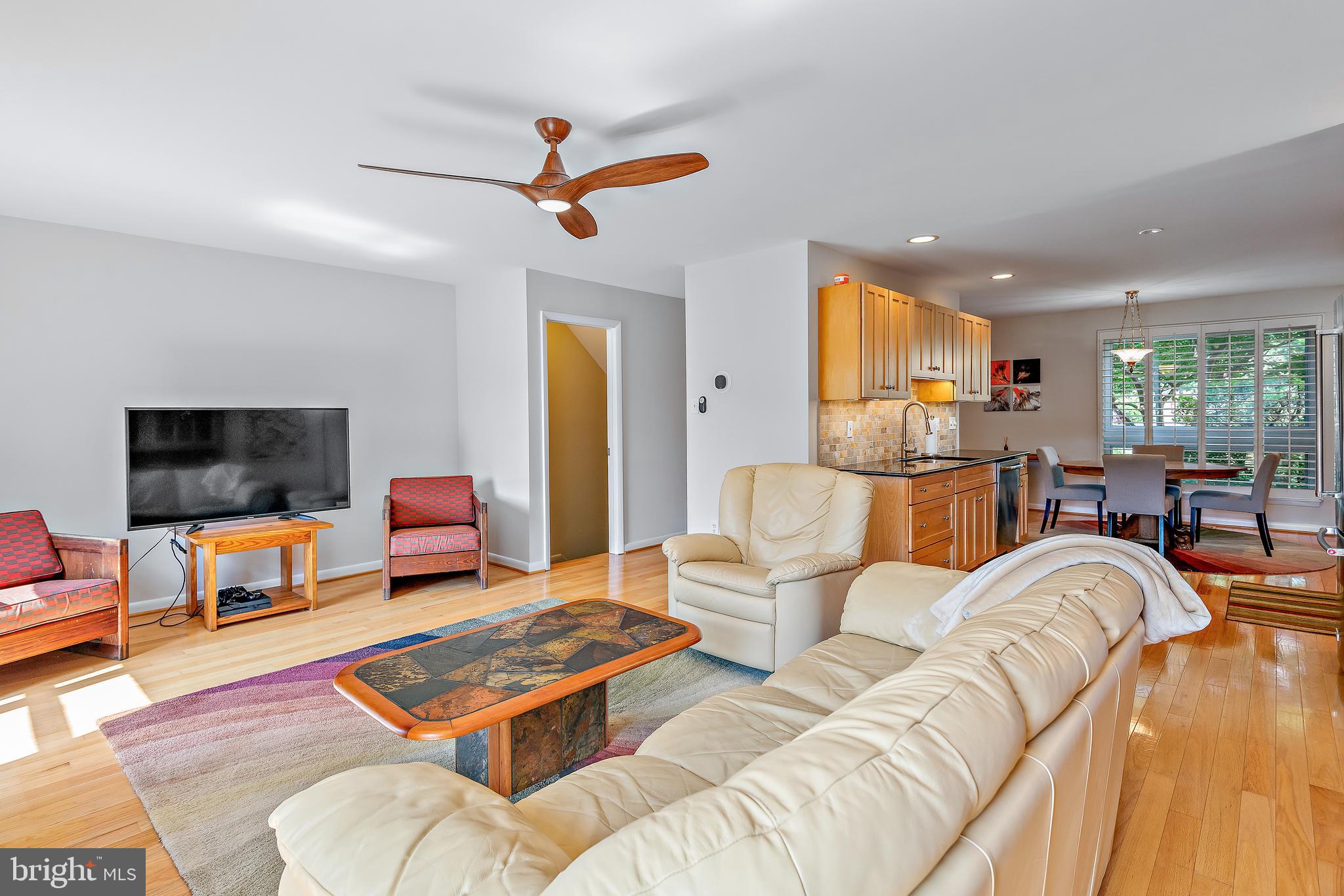 7261 Dockside Lane Columbia, MD 21045 - Photo 15 of 68 a living room with furniture and a flat screen tv