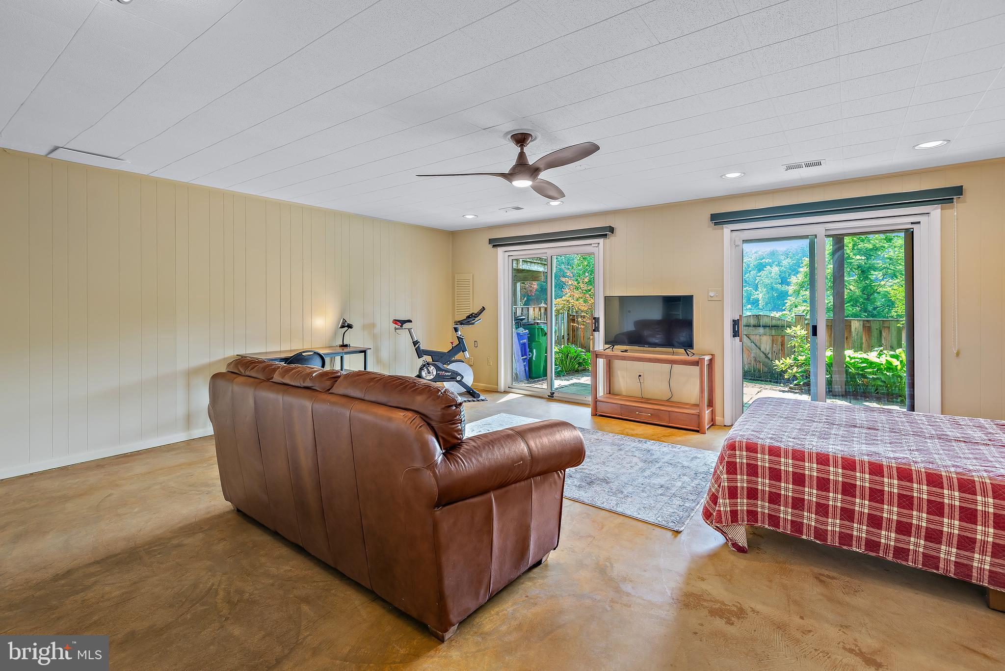 7261 Dockside Lane Columbia, MD 21045 - Photo 48 of 68 a living room with furniture and a flat screen tv