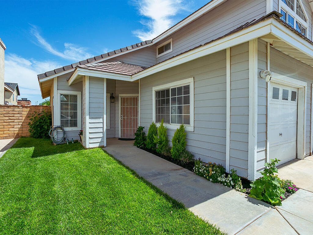 1615 Silvia Avenue Lancaster, CA 93535 - Photo 1 of 54 1615 Silvia - Front1