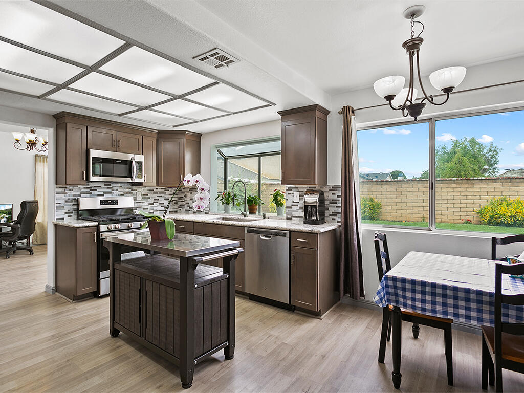 1615 Silvia Avenue Lancaster, CA 93535 - Photo 11 of 54 1615 Silvia - Kitchen5