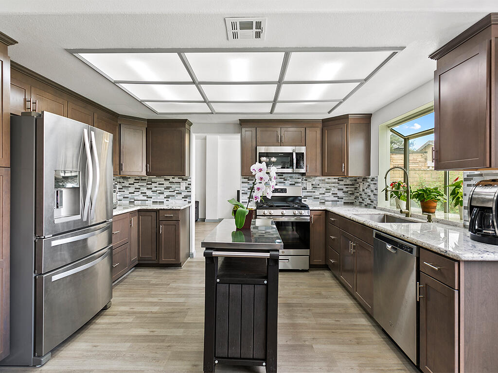 1615 Silvia Avenue Lancaster, CA 93535 - Photo 12 of 54 1615 Silvia - Kitchen6