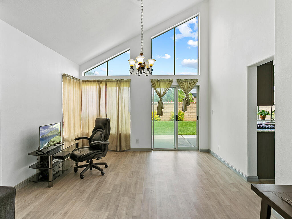 1615 Silvia Avenue Lancaster, CA 93535 - Photo 14 of 54 1615 Silvia - Dining