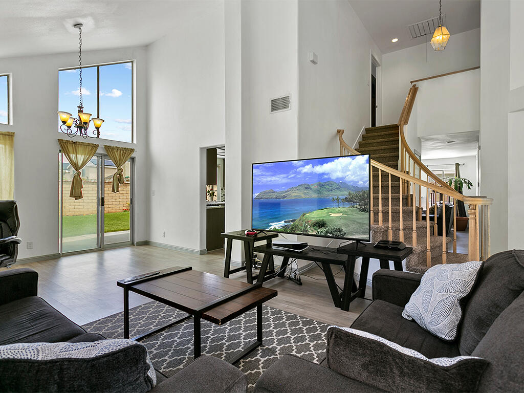 1615 Silvia Avenue Lancaster, CA 93535 - Photo 17 of 54 1615 Silvia - Living3