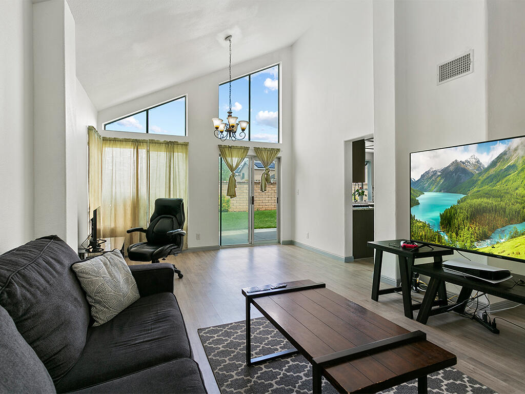 1615 Silvia Avenue Lancaster, CA 93535 - Photo 18 of 54 1615 Silvia - Living4