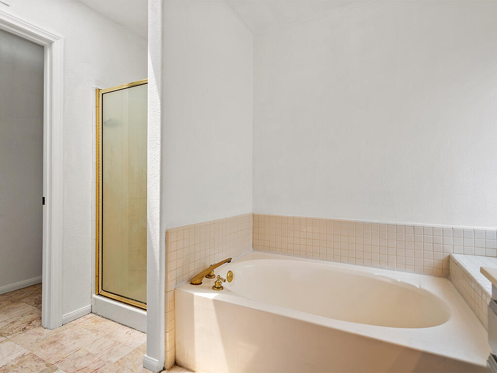 1615 Silvia Avenue Lancaster, CA 93535 - Photo 29 of 54 1615 Silvia - Bath1b