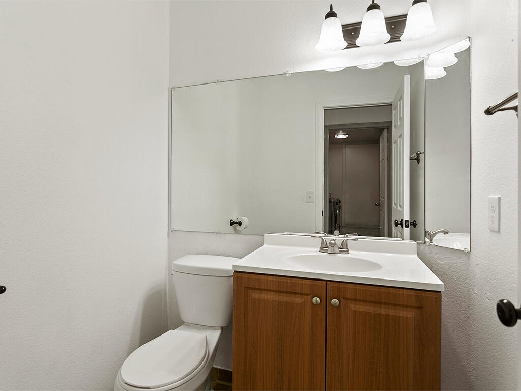 1615 Silvia Avenue Lancaster, CA 93535 - Photo 31 of 54 1615 Silvia - Bath3