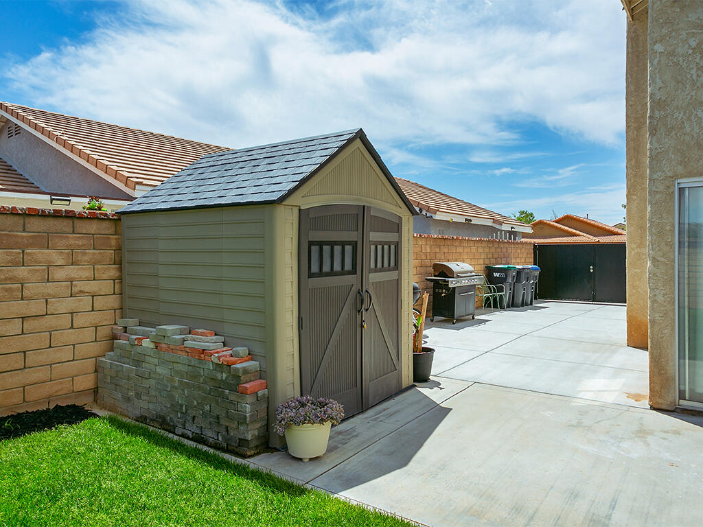 1615 Silvia Avenue Lancaster, CA 93535 - Photo 37 of 54 1615 Silvia - Back4