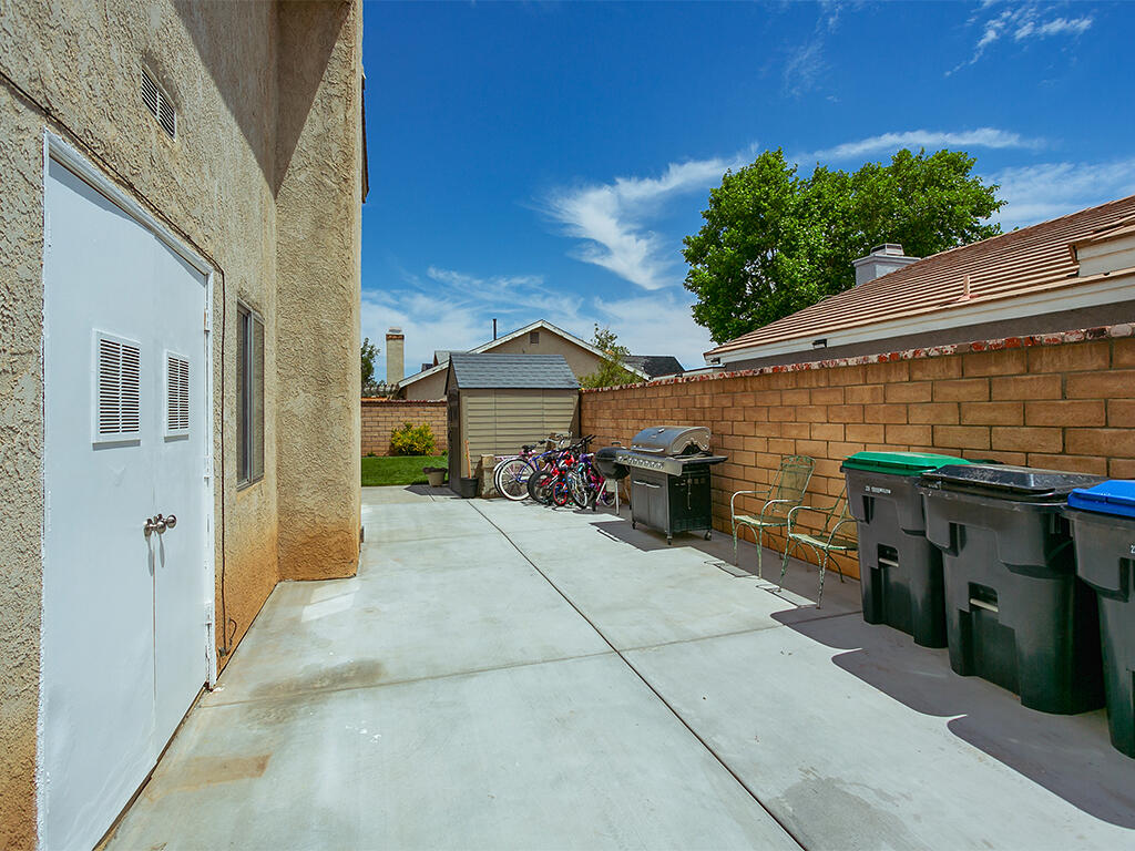 1615 Silvia Avenue Lancaster, CA 93535 - Photo 39 of 54 1615 Silvia - Back6