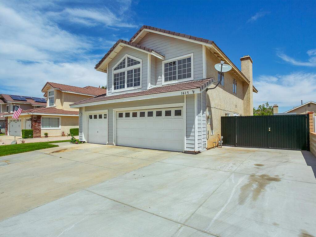 1615 Silvia Avenue Lancaster, CA 93535 - Photo 6 of 54 1615 Silvia - Front6
