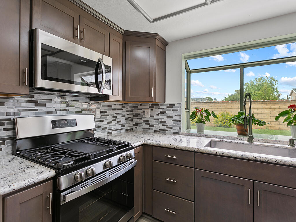 1615 Silvia Avenue Lancaster, CA 93535 - Photo 10 of 54 1615 Silvia - Kitchen4