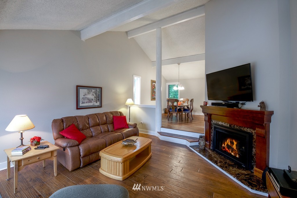 16644 157th Court Southeast Renton, WA 98058 - Photo 4 of 23