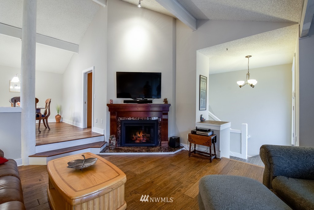 16644 157th Court Southeast Renton, WA 98058 - Photo 5 of 23