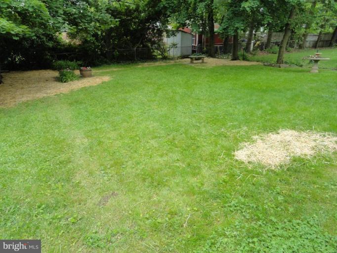 605 Farmhurst Road Pikesville, MD 21208 - Photo 5 of 29 Back yard