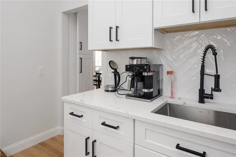 $1,450,000 | 450 Carrs Pond Road, East Greenwich, RI 02818