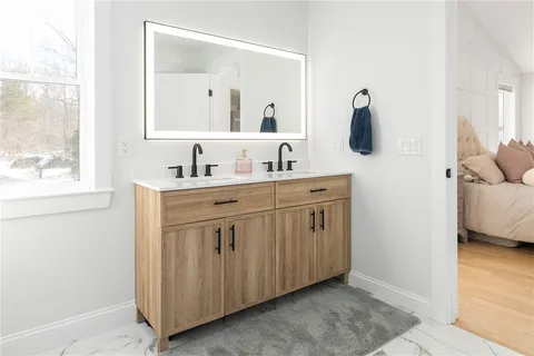 $1,450,000 | 450 Carrs Pond Road, East Greenwich, RI 02818