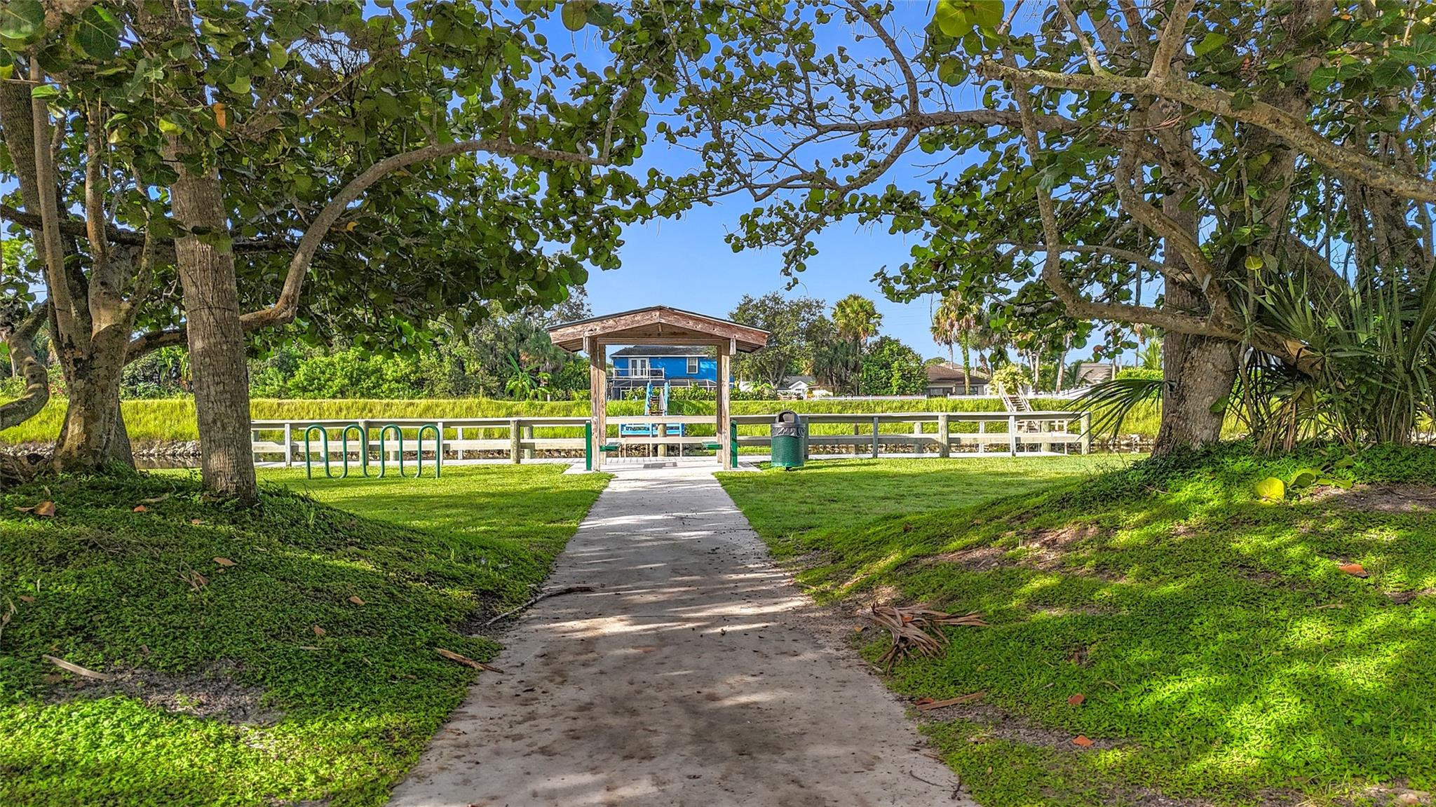 2192 Southwest Del Rio Boulevard Port St. Lucie, FL 34953 - Photo 16 of 20 Oak Hammock Park Sitting area