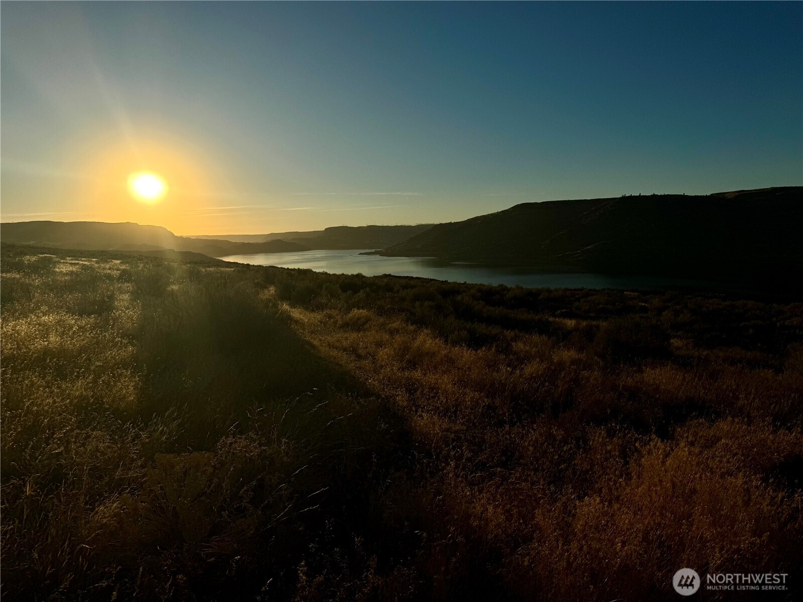4199 East Spring Canyon Road Grand Coulee, WA 99133 - Photo 5 of 7 a view of city and a lake