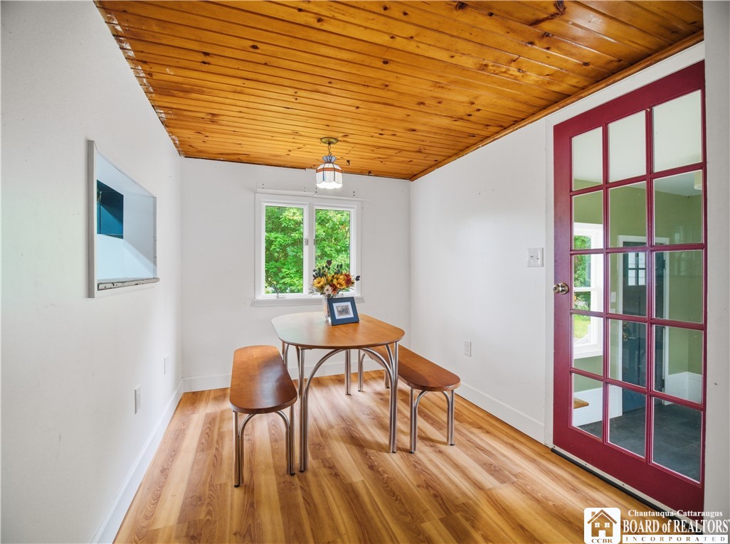 Enjoy breakfasts here in the breakfast nook and take advantage of bird watching.