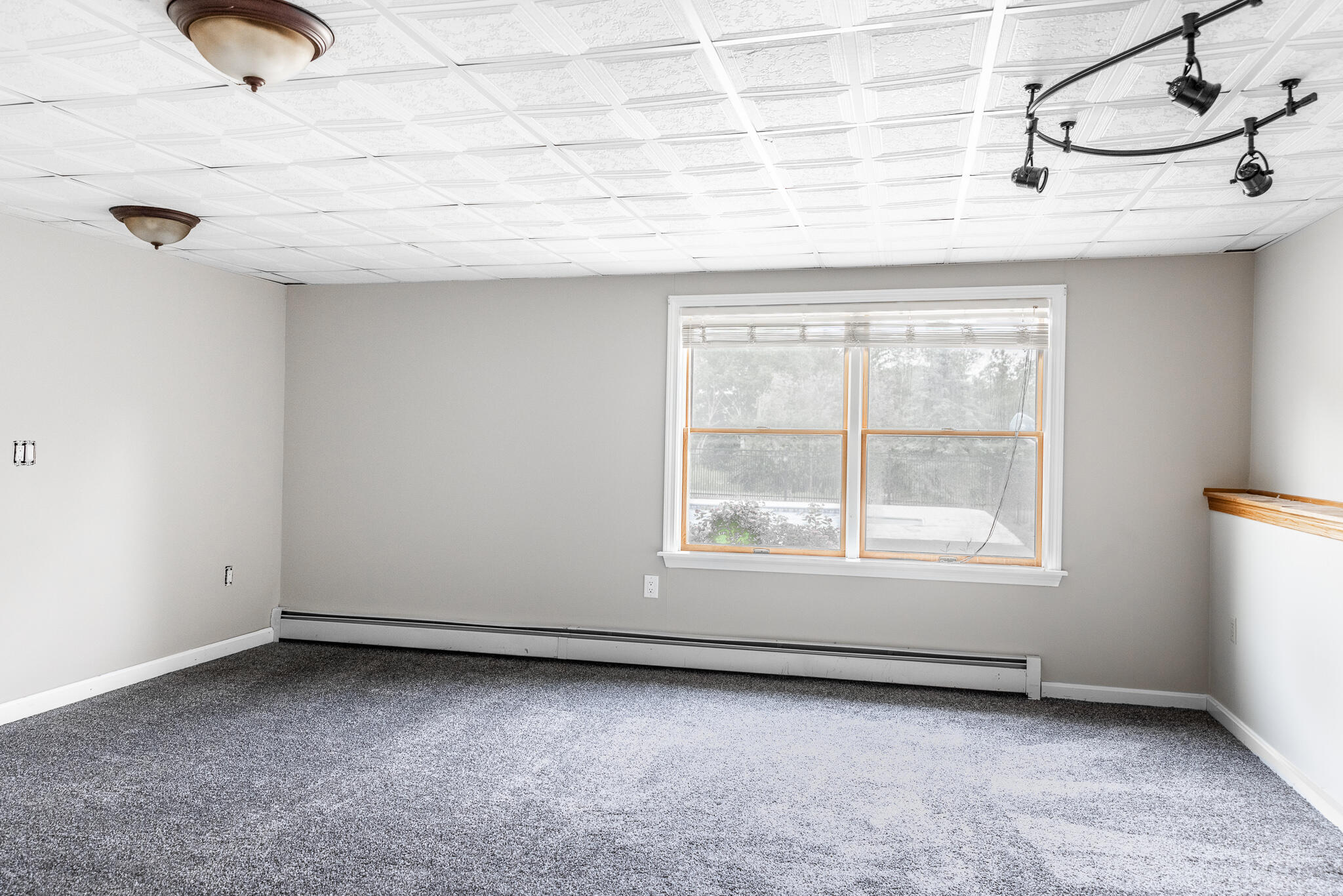 655 Wiswell Road Holden, ME 04429 - Photo 36 of 60 655 Wiswell Interiors-25