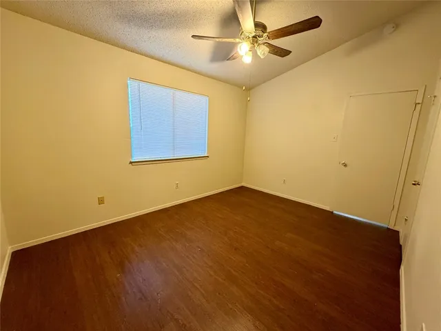 $1,350 | 1510 South Medina Street, Unit B, Lockhart, TX 78644