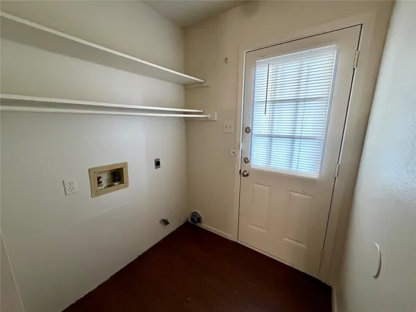 a view of utility room