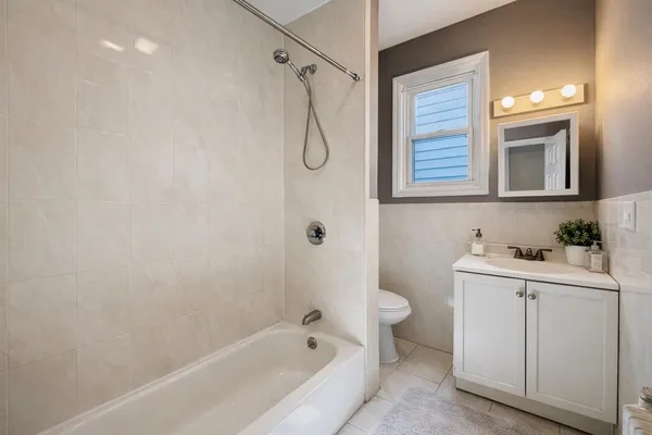 $2,200 | 100 Lexington Avenue, Unit 2, Bayonne, NJ 07002