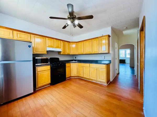 $2,200 | 100 Lexington Avenue, Unit 2, Bayonne, NJ 07002