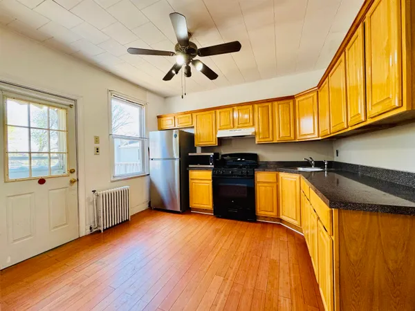 $2,200 | 100 Lexington Avenue, Unit 2, Bayonne, NJ 07002