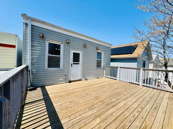 $2,200 | 100 Lexington Avenue, Unit 2, Bayonne, NJ 07002